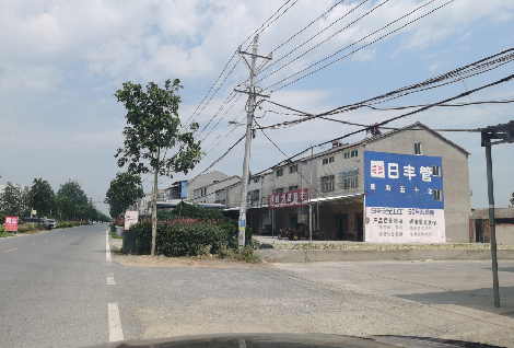 卢氏如何能保证墙体广告的醒目性？